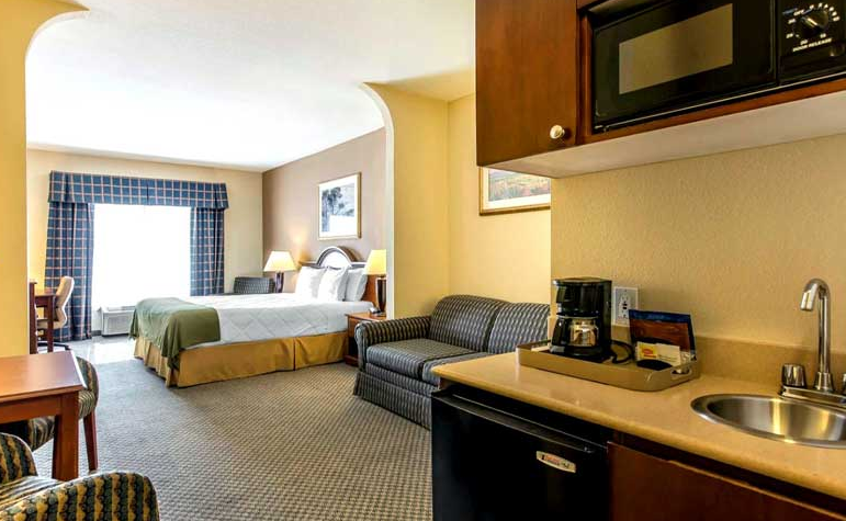 Oasis Inn & Suites