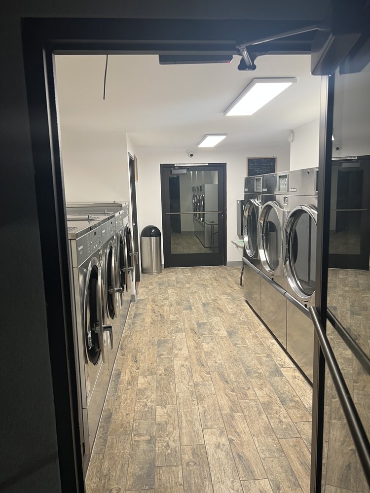 Wash N Go Laundromat